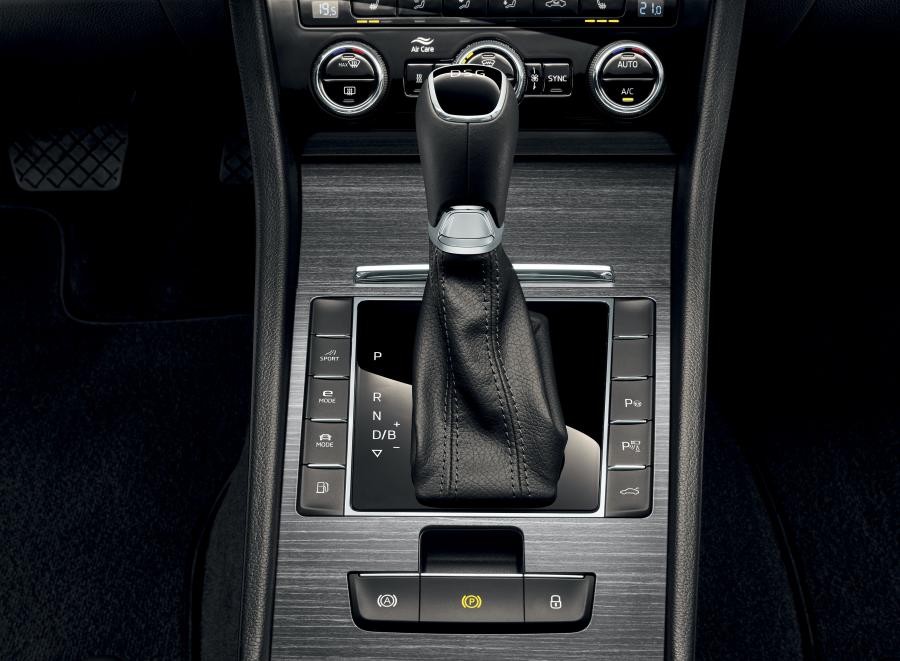 Детали интерьера Skoda Superb iV 2019 года  (WW) (фото 6 из 55)